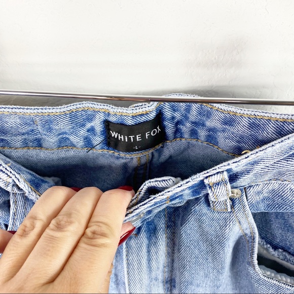 White Fox Boutique Hard To Believe Straight Leg Jeans size L - Picture 3 of 7